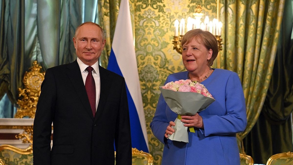 Němci zpytují svědomí kvůli Rusku. Viníka hledají v Merkelové